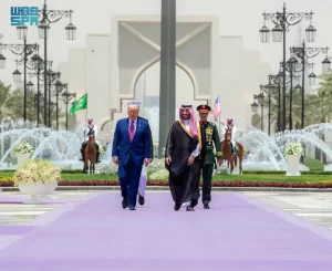 سمو ولي العهد يستقبل رئيس الولايات المتحدة الأمريكية في الديوان الملكي بقصر اليمامة ويقيم مأدبة غداء رسمية تكريمًا لفخامته