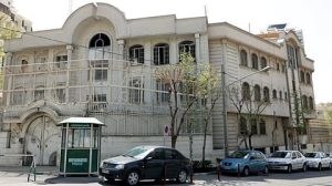 سفارة المملكة بطهران تدعو السعوديين للتواصل معها في الحالات الطارئة