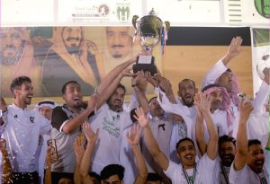 نادي المنيزلة يُتوّج بكأس “عميد الأندية” في البطولة الصيفية 24