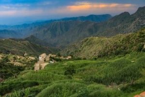 المرتفعات الجبلية بمنطقة جازان تستقطب الزوار خلال موسم الصيف