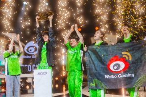 الفريق الصيني Weibo Gaming يحقق لقب «Teamfight Tactics» في كأس العالم للرياضات الإلكترونية