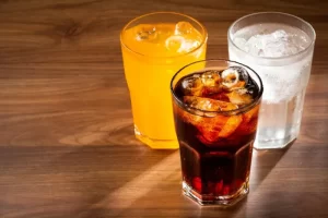 المشروبات السكرية تزيد تساقط الشعر