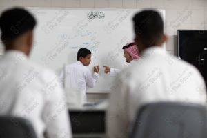 15 دقيقة قبل الدوام و 30 بعده.. إلزام المعلمين بالإشراف الطلابي