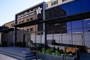 فريق طبي في مستشفى الملك فهد بالهفوف ينقذ حياة سيدة بعملية جراحية معقدة