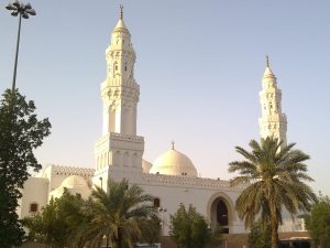 بتوجيه الملك سلمان.. فتح مسجد القبلتين بالمدينة المنورة على مدار 24 ساعة