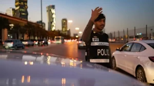 المرور: عدم الالتزام بالمسارات المحددة مخالفة وهذه قيمة الغرامة