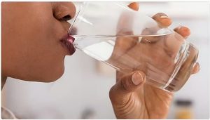 استشاري: 4 مشكلات صحية نتيجة قلة شرب الماء في رمضان