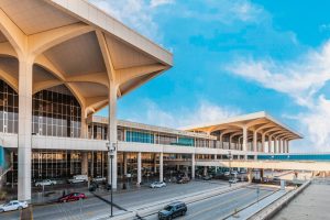 مطارات الدمام تنبّه المسافرين إلى الدول المتأثرة بالأحداث: تواصلوا مع شركات الطيران قبل التوجّه للمطار