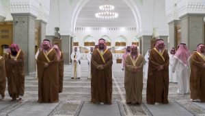 ولي العهد يزور مسجد قباء في المدينة المنورة