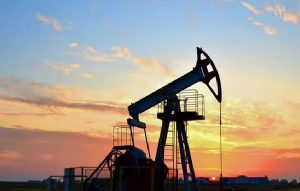 أسعار النفط تقفز 5% وسط مخاوف من تعطل الإمدادات