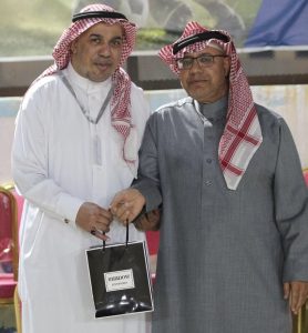 «الفضل» يكرم «الأحمد» في بطولة السالمية الرمضانية