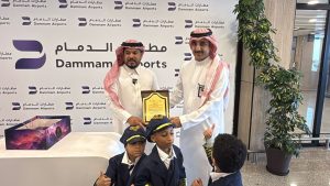 مدير مطار الأحساء يستقبل أطفال ذوي اضطراب طيف التوحد لمركز الشرق الأوسط لخدمات ذوي الإعاقة