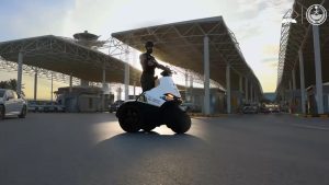 الجوازات تبدأ باستخدام الدراجات الكهربائية في منفذ جسر الملك فهد