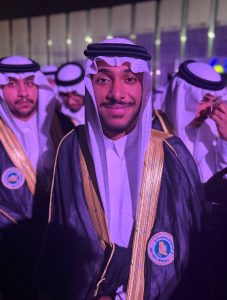 «علي العقيل» يتوّج مسيرته الجامعية بالتخرج من جامعة الملك فيصل
