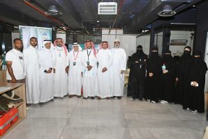 بحضور 15 متدرب زينب الخليف تقدم ورشة التصوير والمونتاج بالجوال في مساحة الشايب بالاحساء