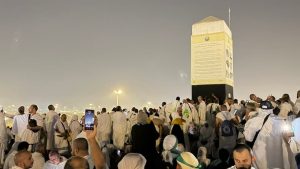 توافد الحجاج إلى مشعر عرفات وسط انسيابية تامة وتنظيم متقن