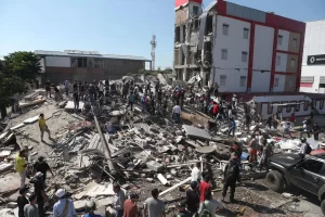 69 قتيلًا في زلزال بقوة 7.4 درجة غرب كولومبيا