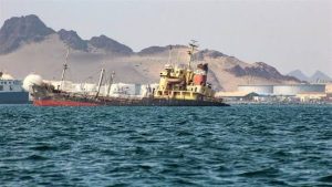 تلوث نفطي يمتد لـ12 كيلومترًا من سواحل عُمان