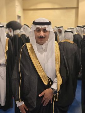 «مصطفى الجعفر» يحتفل بنجاحه وتخرّجه من جامعة الإمام