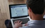 طبيبة تنصح مَن يجلس ساعات طويلة أمام الكمبيوتر باتباع هذه الطريقة لحماية نظره