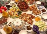استشاري يحذر من طريقة أكلنا في رمضان.. ويقدم نصائح مهمة (فيديو)