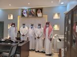 اللجنة الأهلية تزور مدارس المنيزلة