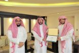 نائب وزير العدل يكرم “النجيدي”