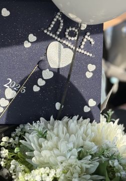 «حوراء العيد» تقطف ثمرة جهودها بتخرّجها (بمرتبة الشرف) من جامعة الملك فيصل