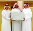 إدارة المدرسة تكرم الحاج ابو عيسى (للتقاعد )