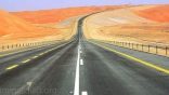 بمسافه 564 كيلو مترًاً من تقاطع طريق البطحاء إلى منفذ الربع الخالي .. طريق يربط السعودية بعمان