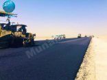 بدء أعمال طبقة الأسفلت السطحية والأخيرة في طريق #الهفوف_العقير