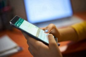 ”واتساب“ يبتكر ميزة المحادثات الصوتية الفورية للمجموعات